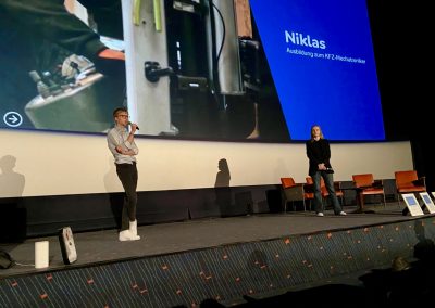 Azubi Niklas präsentiert seine Ausbildung zum Kfz-Mechatroniker im CineStar Neubrandenburg